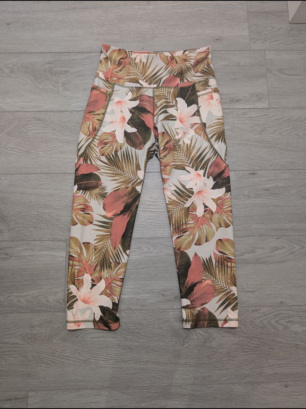 Old Navy Tropical Print High-Rise Capri Leggings - Coral, Olive & Cream